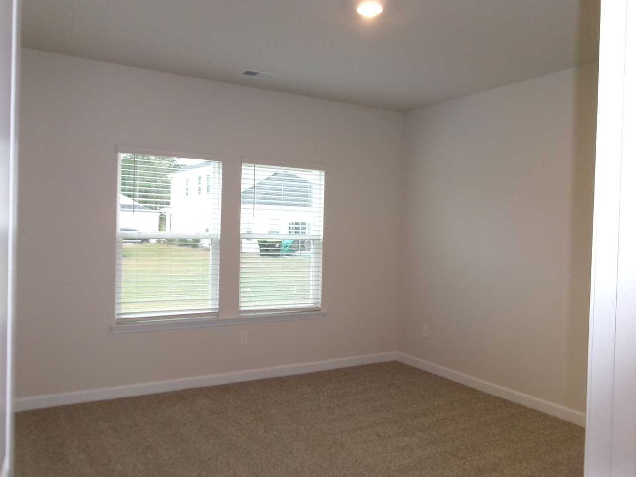 5039 Valley Falls St - Photo 6 of 20