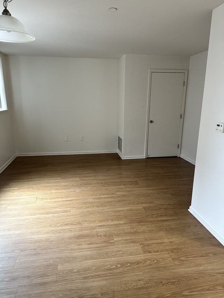 Cass Plaza - Photo 6 of 7