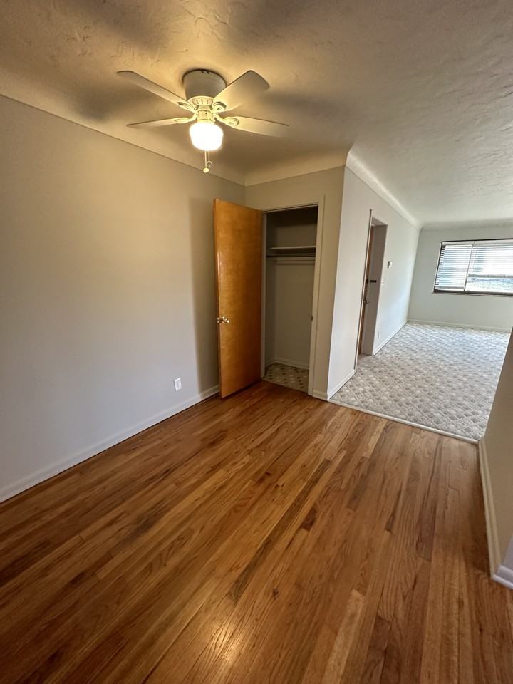 17840 Lakeshore Boulevard - Photo 2 of 12