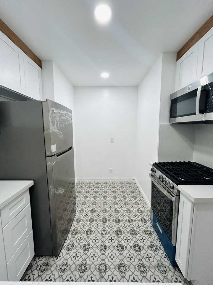 1537 Freeman Ave #NA - Photo 2 of 12