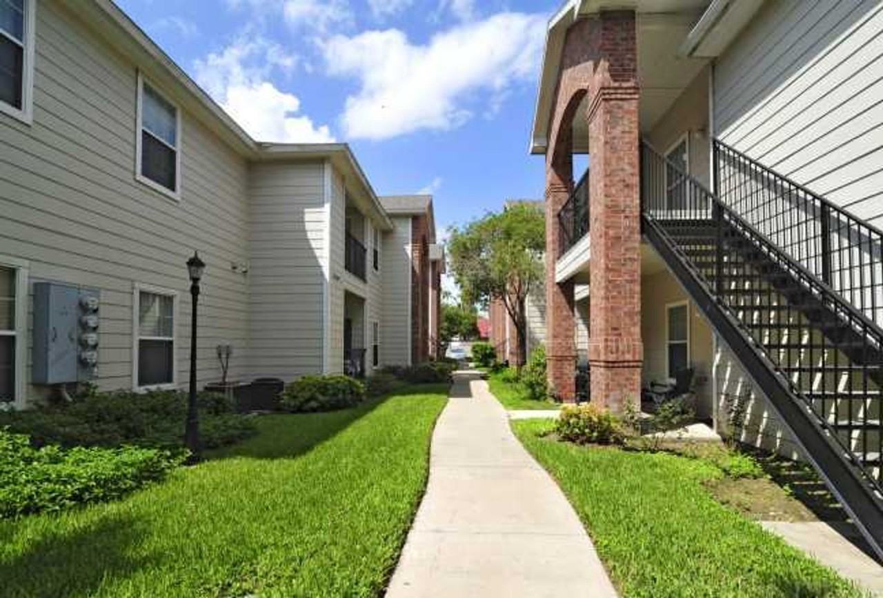 Villas De Nolana - Photo 5 of 30