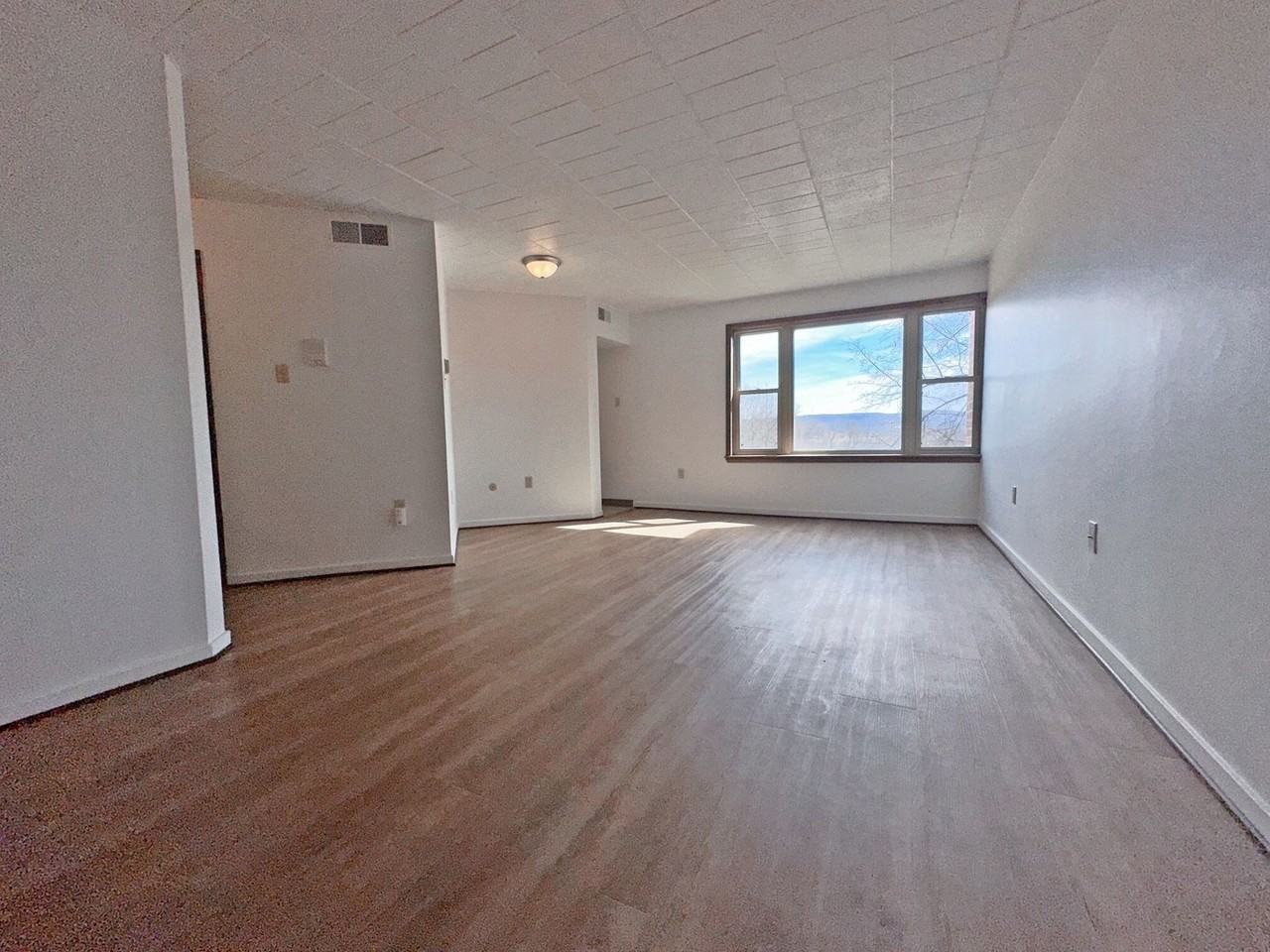 Summit Apartments - Latrobe, PA - Photo 4 of 40