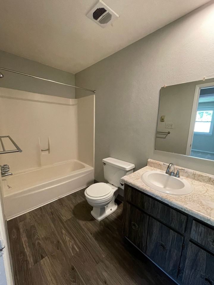 Slate Creek Apartments & Townhomes - Photo 4 of 29