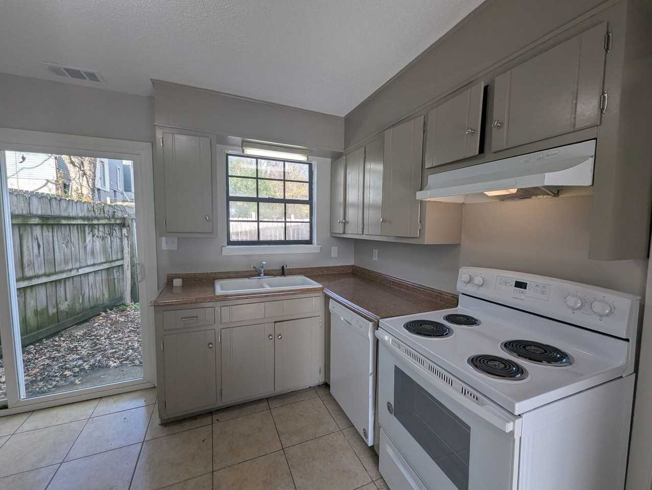 2325 Byers St - Photo 6 of 15