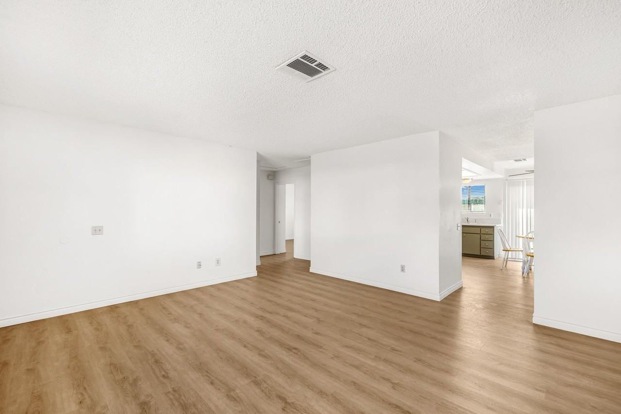 15360 Sequoia Street - Photo 5 of 23