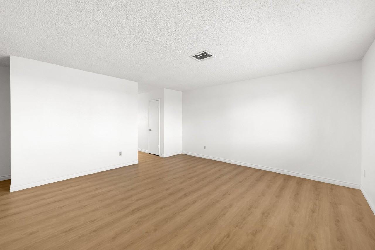 15360 Sequoia Street - Photo 7 of 23