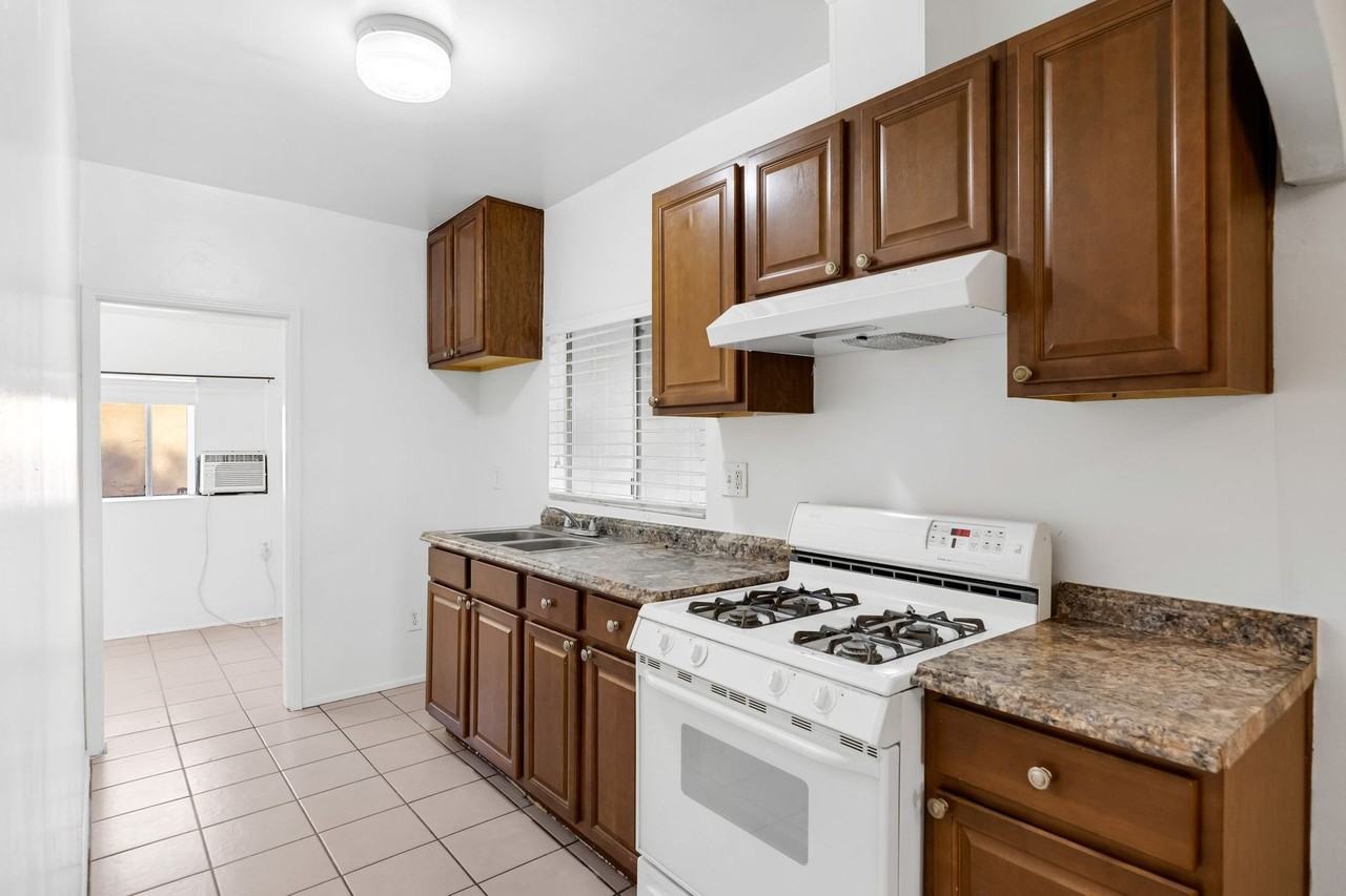 9107 Sierra Ave - Photo 2 of 24