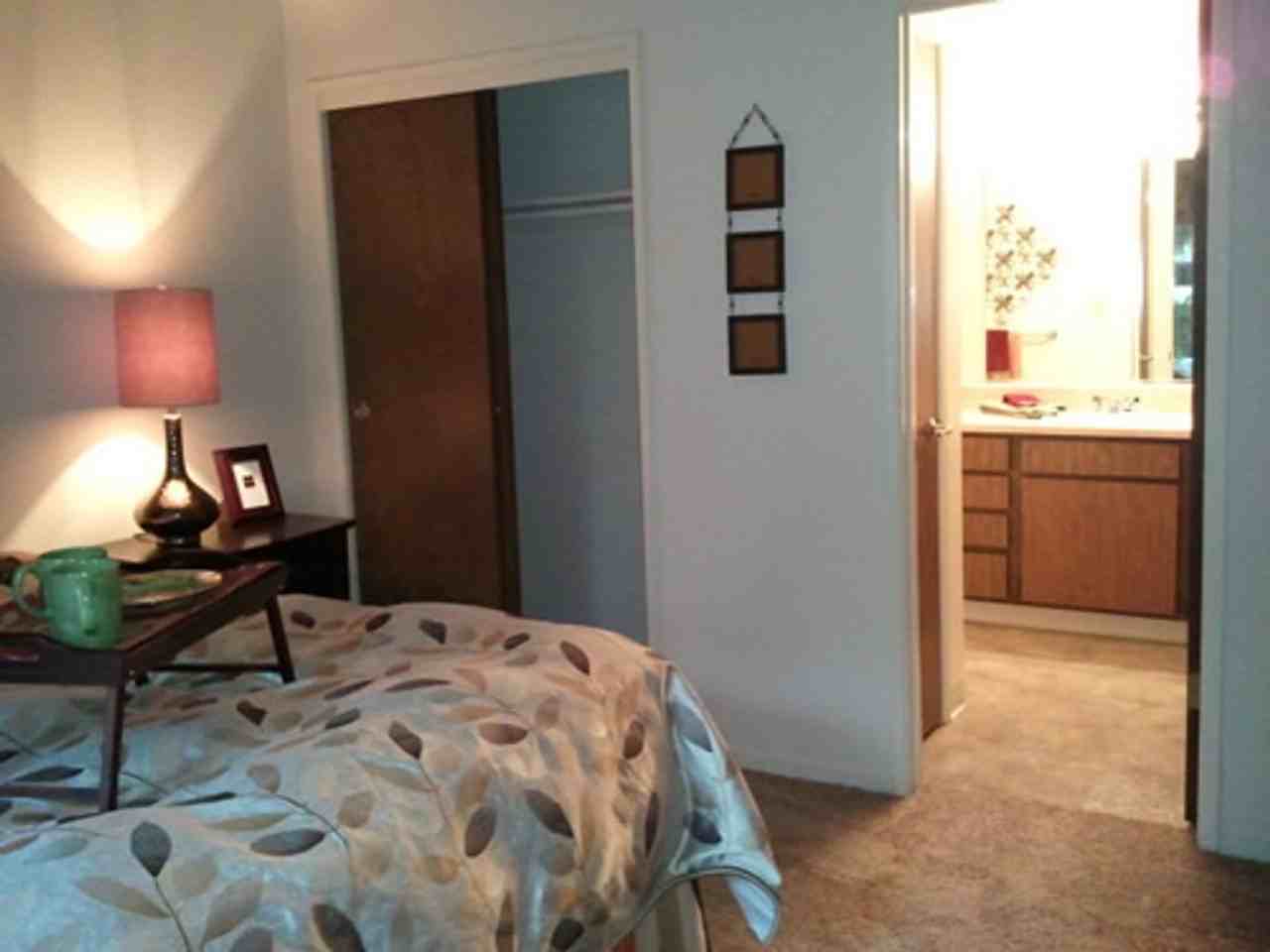 CEDAR COMMONS APTS - Photo 3 of 34