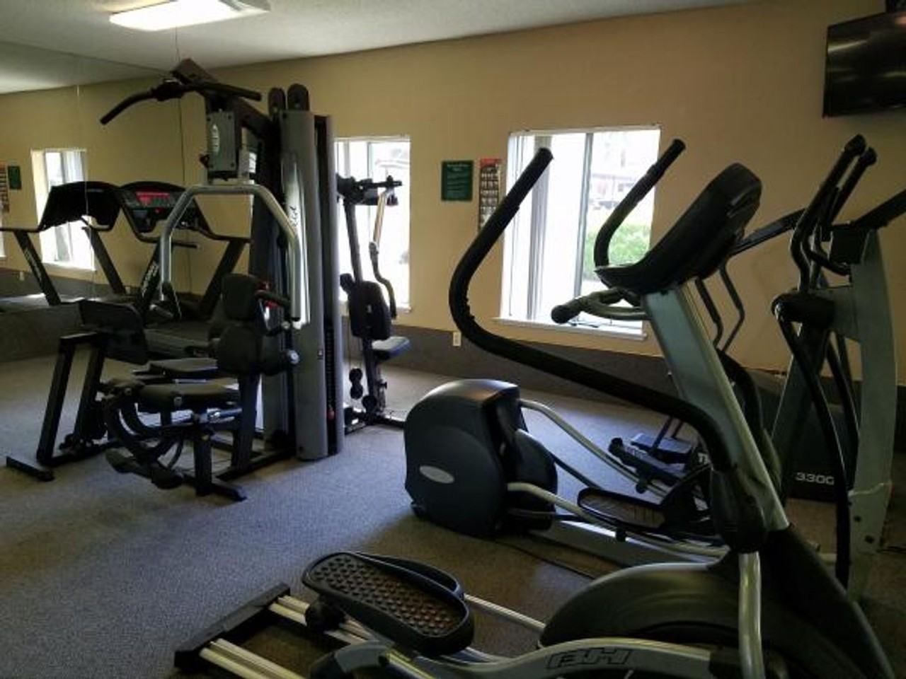 CEDAR COMMONS APTS - Photo 6 of 34