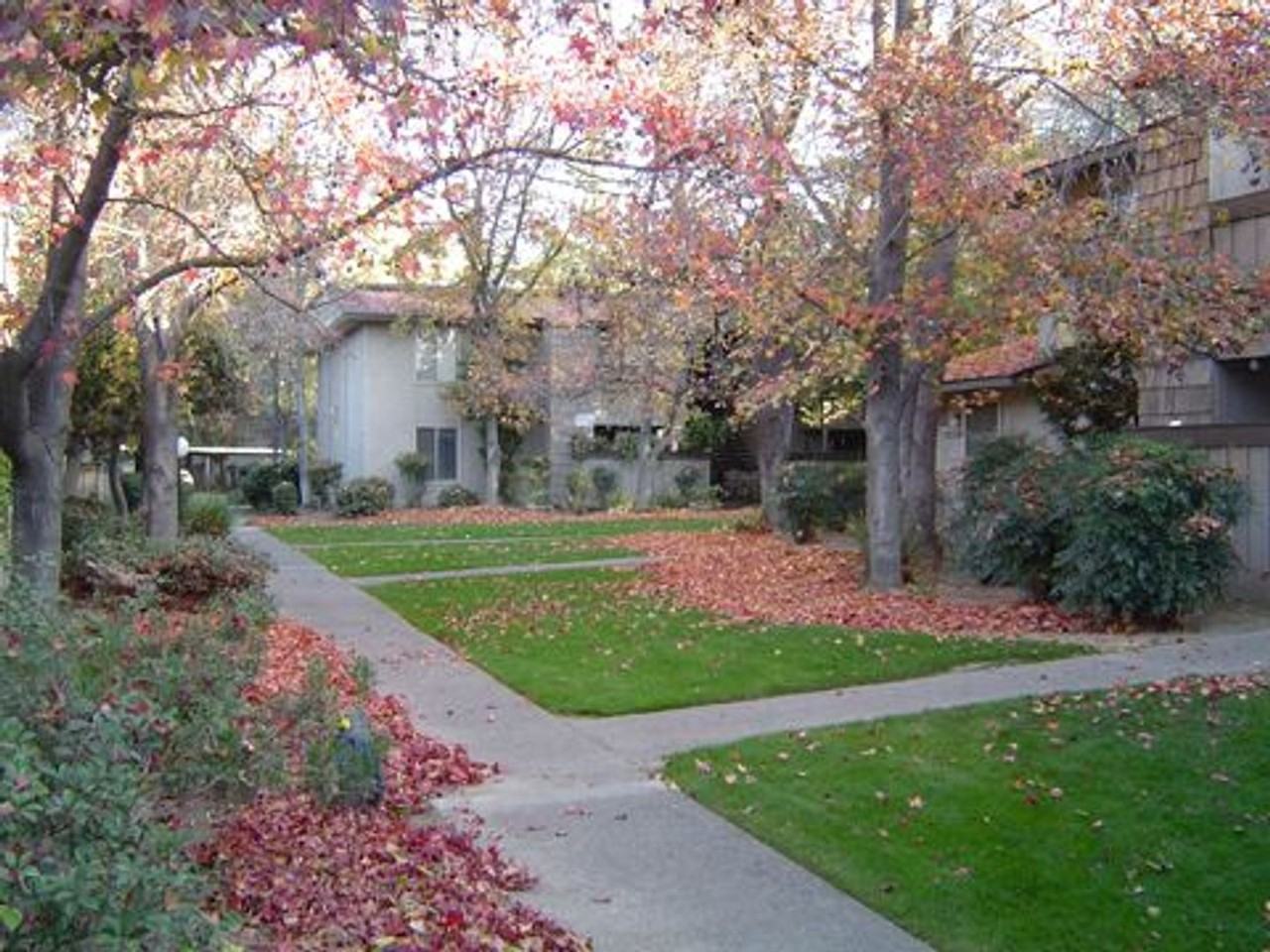 CEDAR COMMONS APTS - Photo 3 of 34