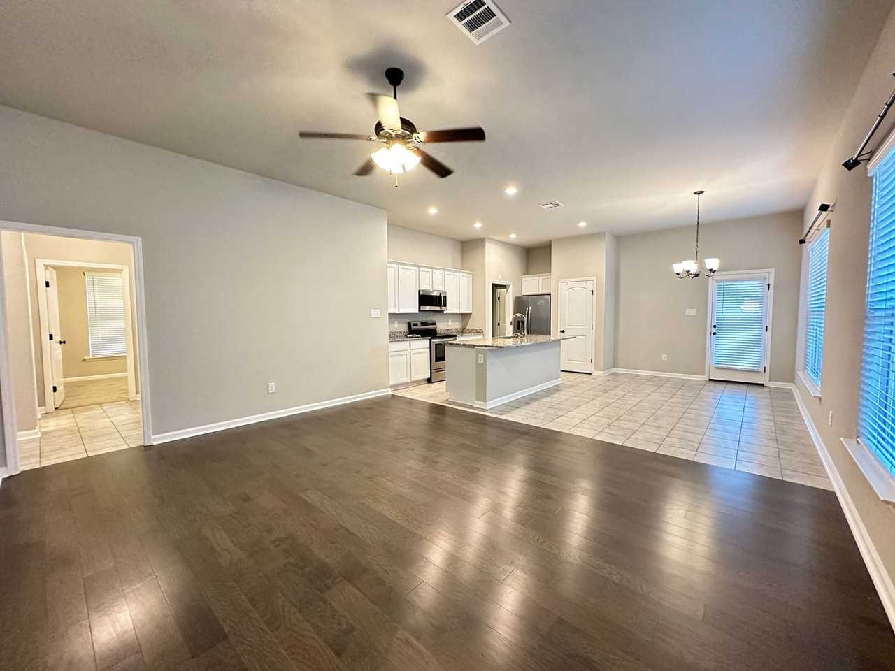 2118 Kayden Jay Dr - Photo 4 of 21