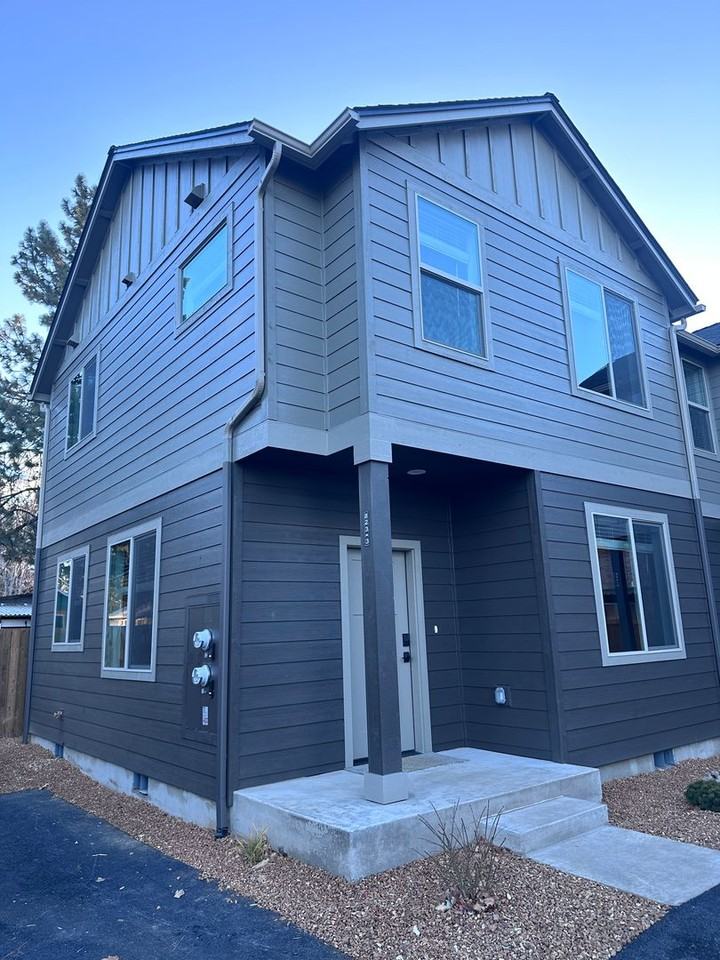 5th 823 - Photo 2 of 27