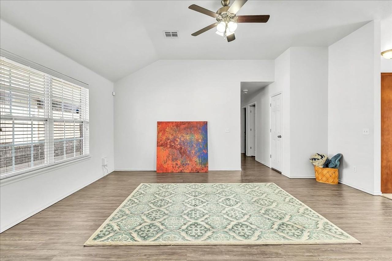 1008 Denmark St - Photo 2 of 26