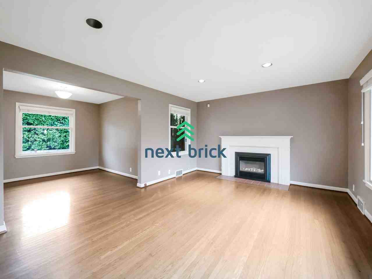 4021 Ne 58th St - Photo 3 of 28