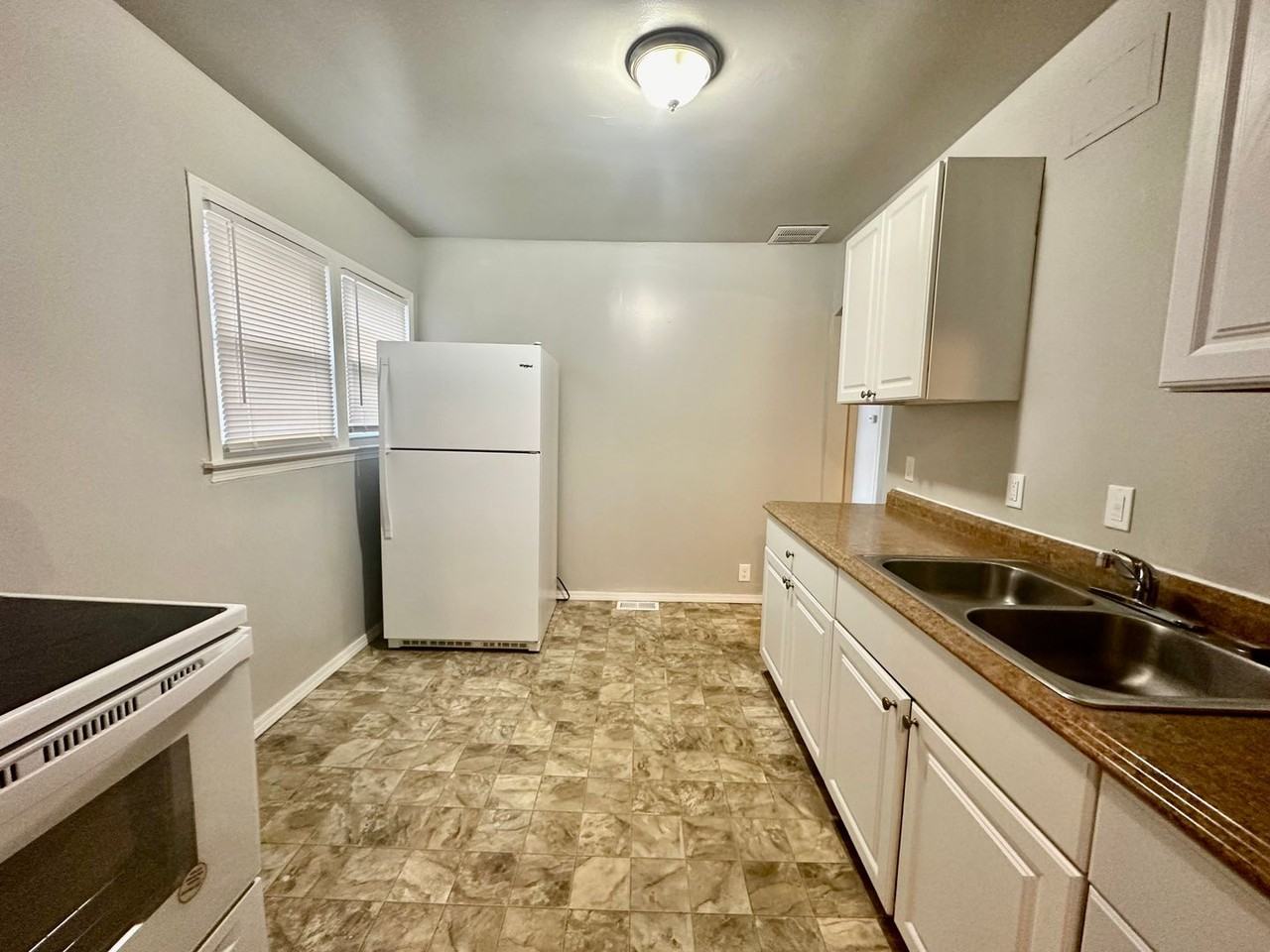 8133 Timken Ave - Photo 3 of 12