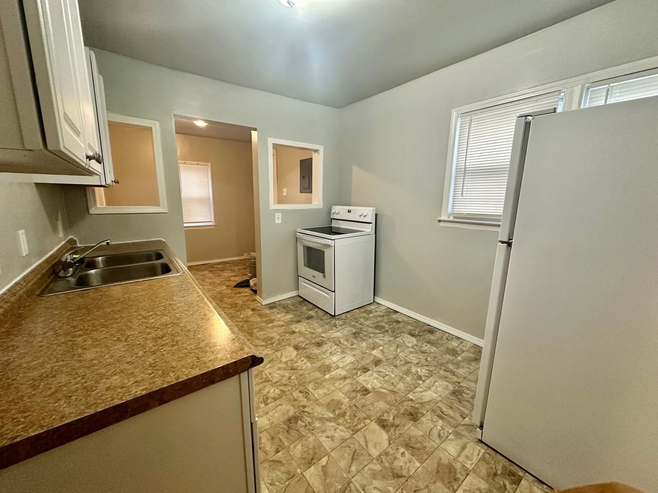 8133 Timken Ave - Photo 4 of 12