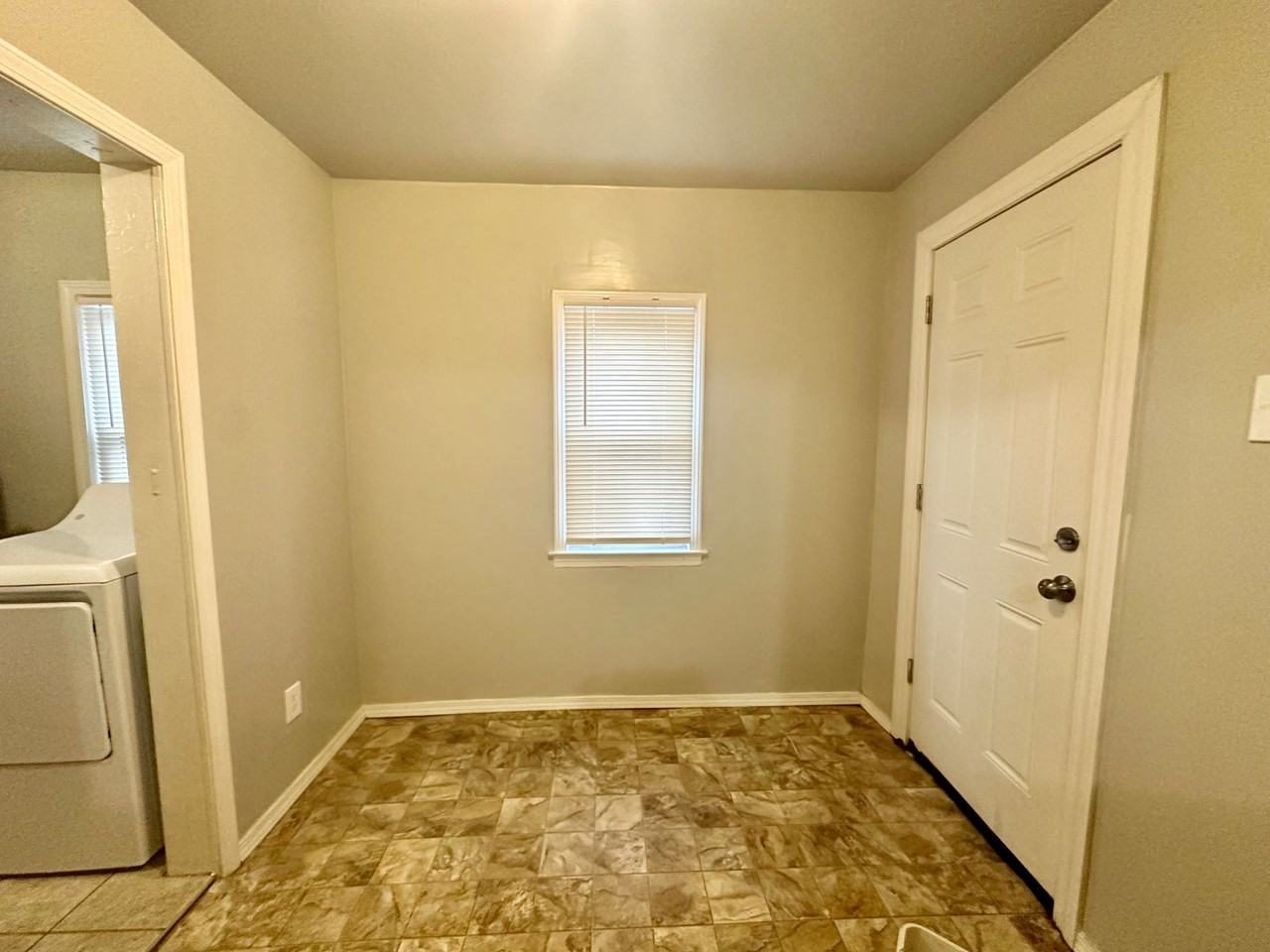 8133 Timken Ave - Photo 5 of 12