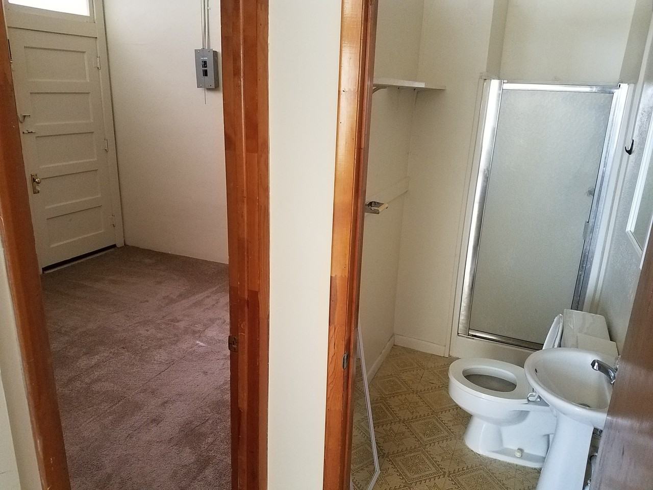 209 Lincoln St - Photo 2 of 4