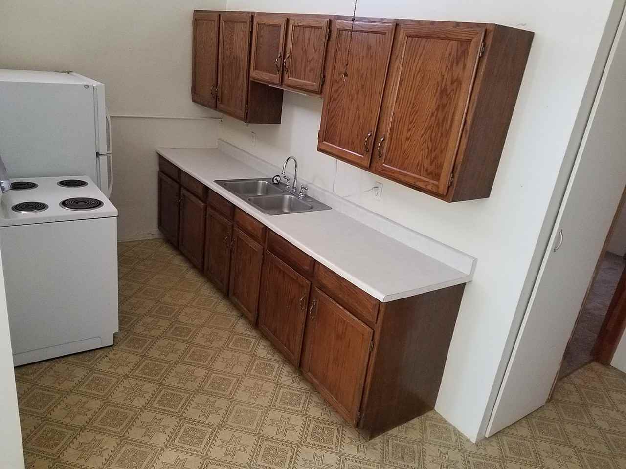 209 Lincoln St - Photo 3 of 4