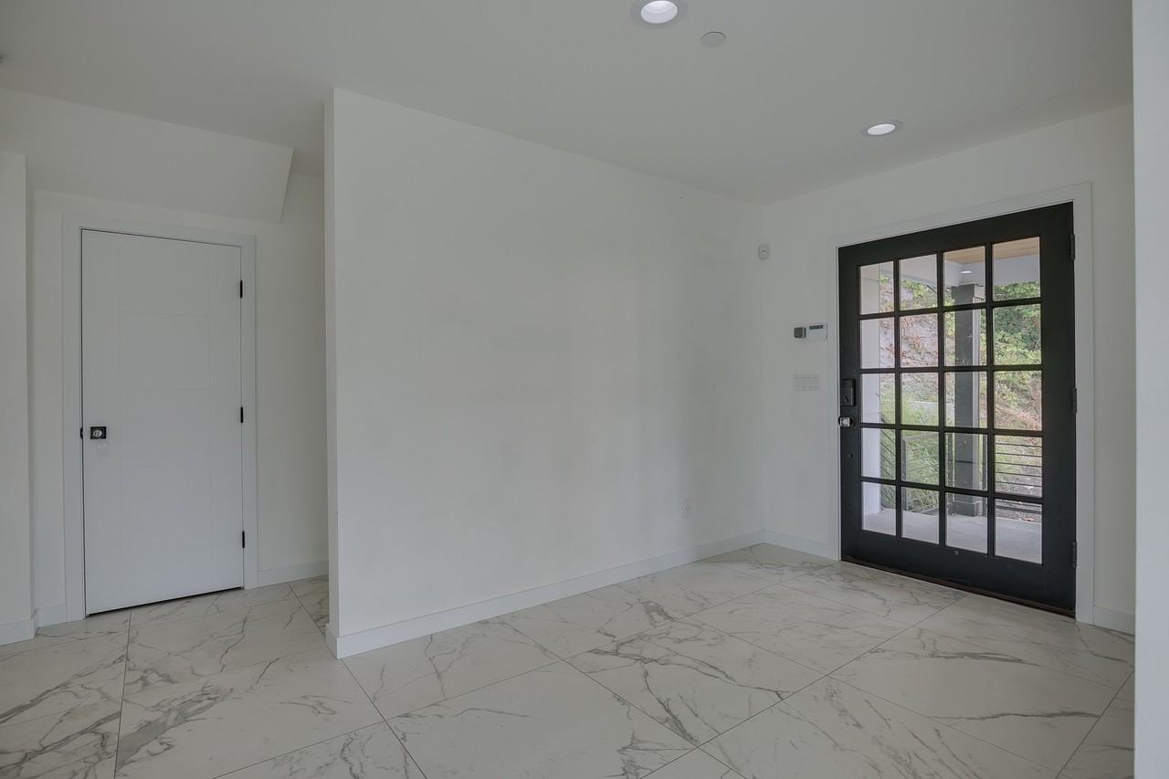 11619 91st Pl Ne - Photo 2 of 25