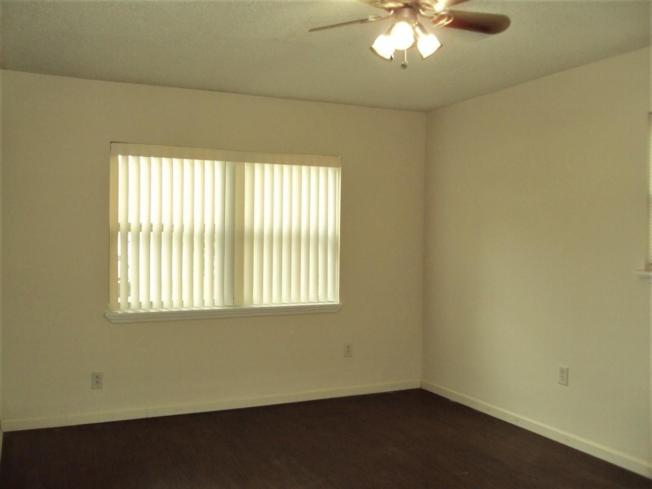 11938 Inland Dr - Photo 3 of 10