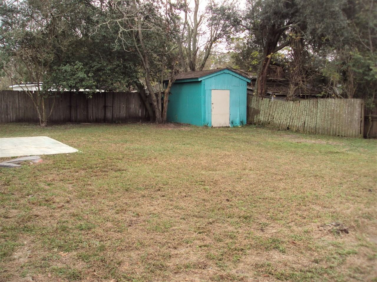 11938 Inland Dr - Photo 2 of 14