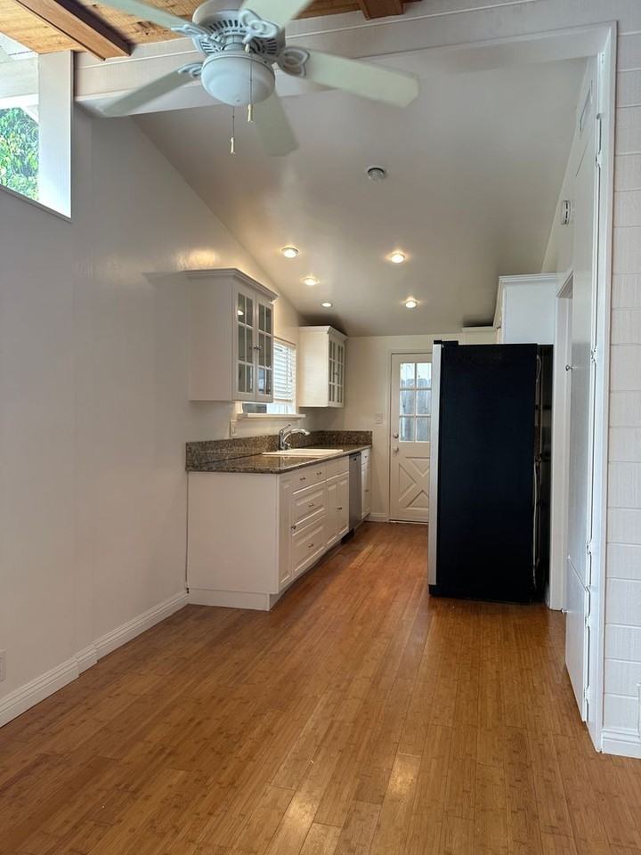 1154 Brunswick Ln - Photo 5 of 16