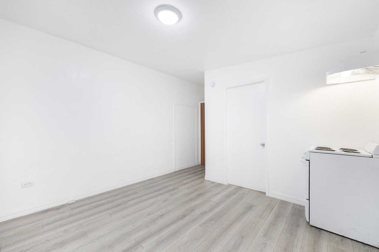 909 Galemont Avenue - Photo 2 of 11