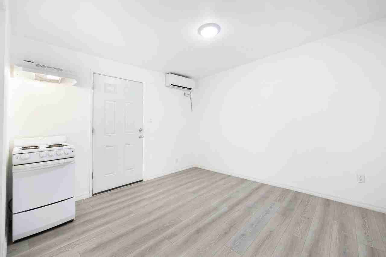 909 Galemont Avenue - Photo 3 of 11