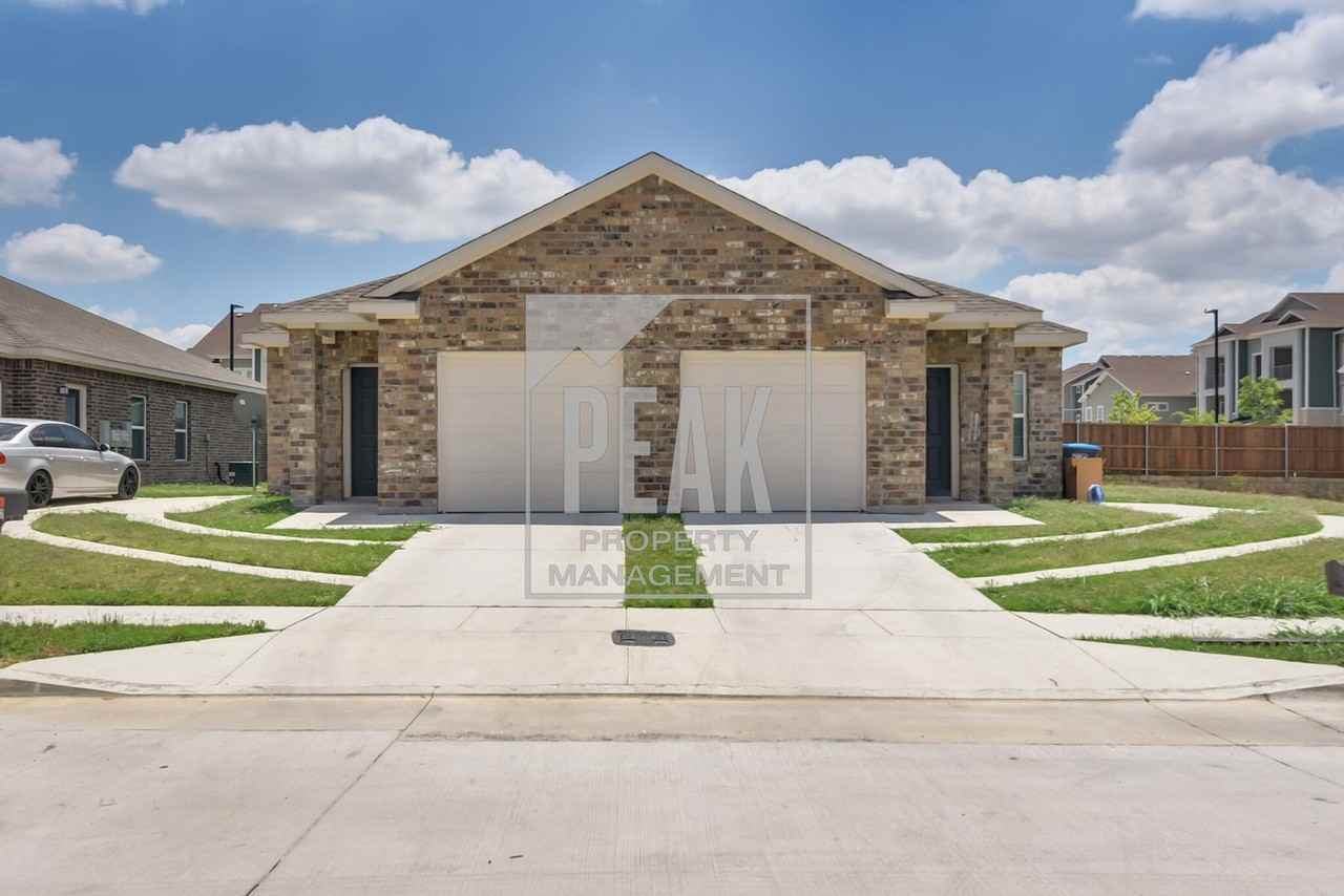 2504 Las Brisas St - Photo 2 of 27