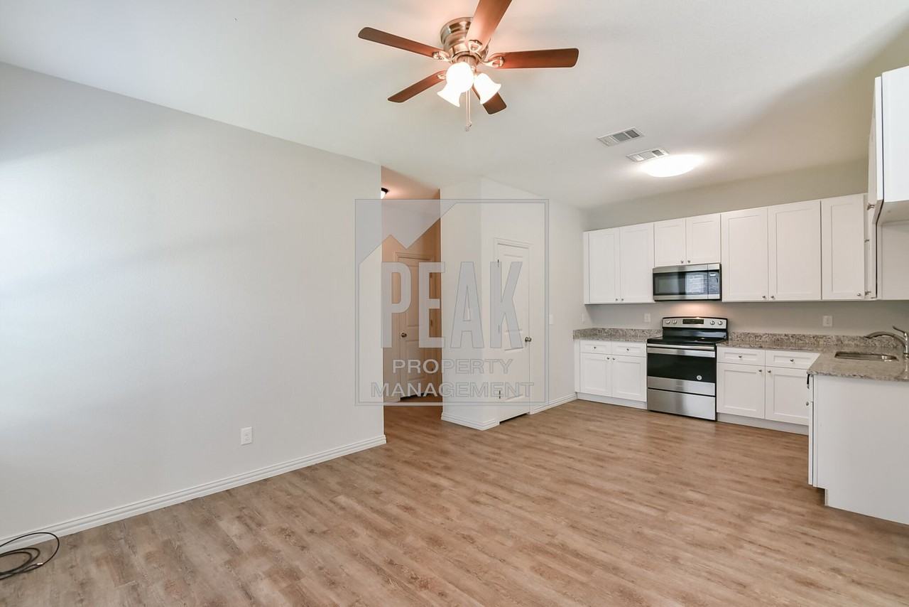 2504 Las Brisas St - Photo 3 of 27