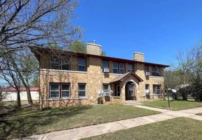 featured image of 216 W Oak Ave