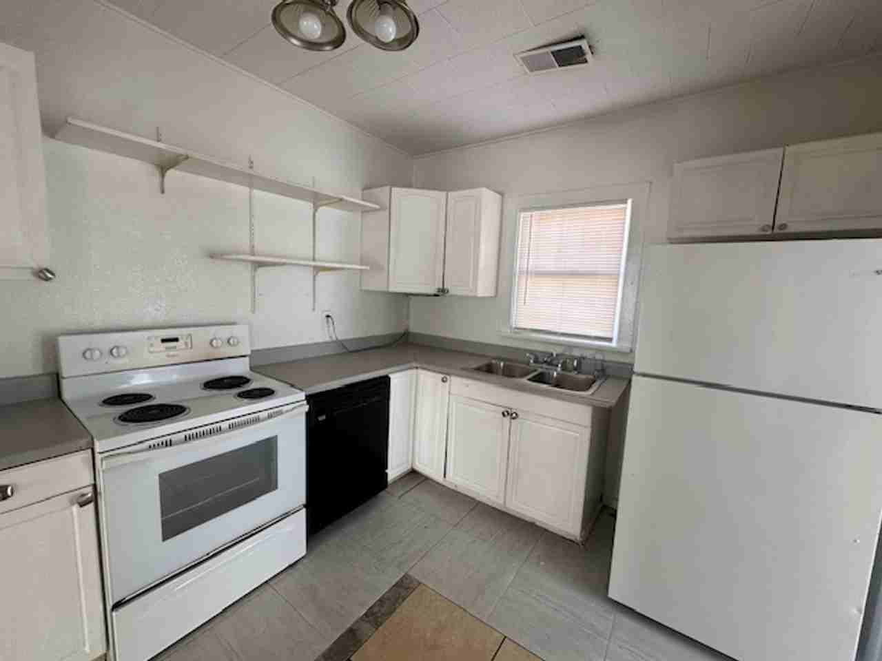 881 Ross Ave - Photo 7 of 16