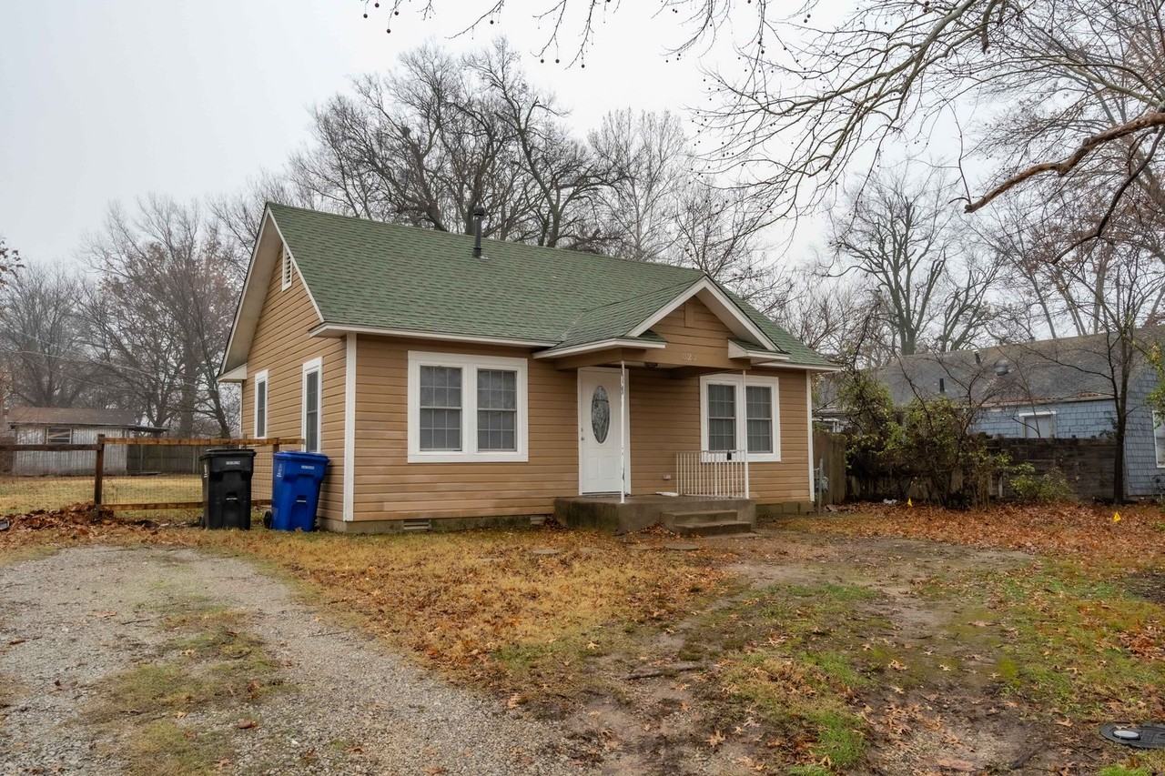 623 N Birch Ave - Photo 2 of 16