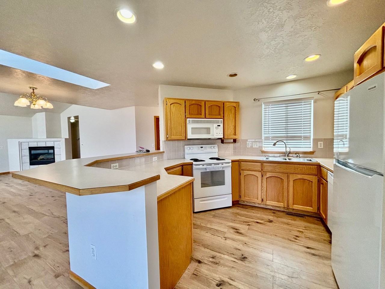 641 Radiant Dr - Photo 5 of 21