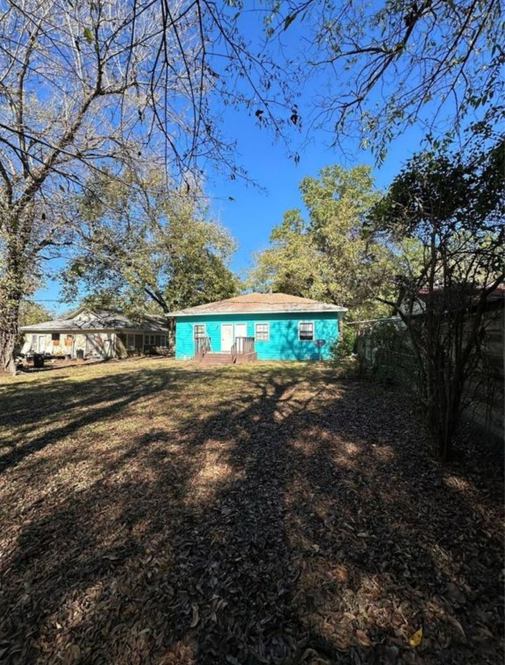 836 E Price St - Photo 2 of 12