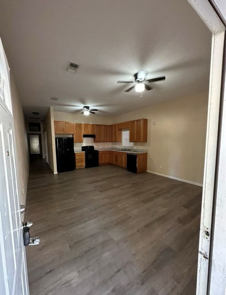 836 E Price St - Photo 4 of 12