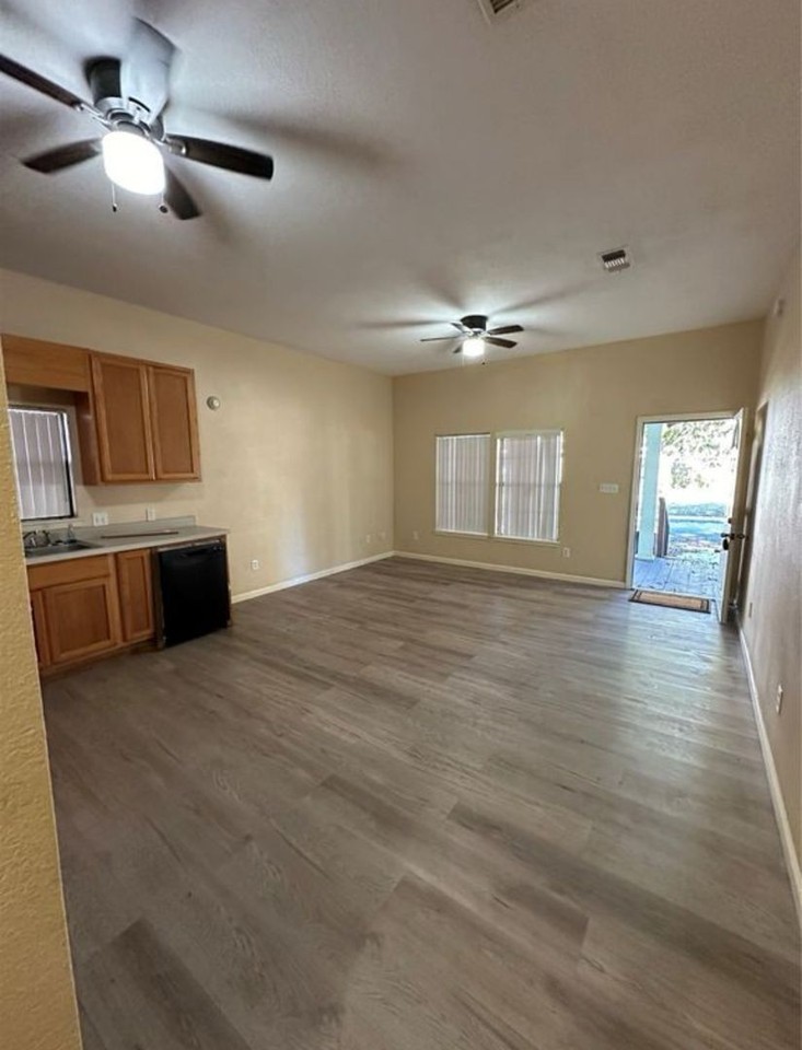 836 E Price St - Photo 5 of 12