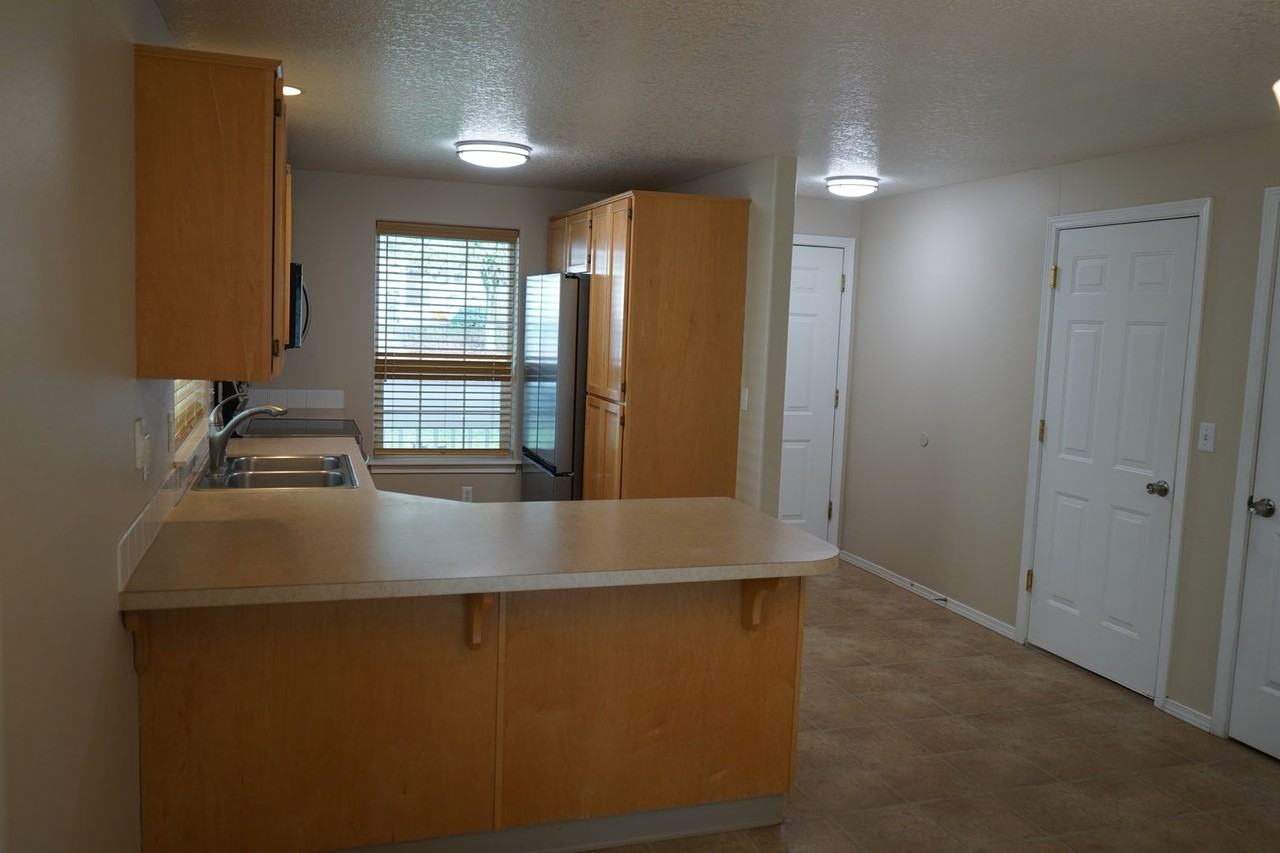 15105 Ne 70th St - Photo 2 of 14