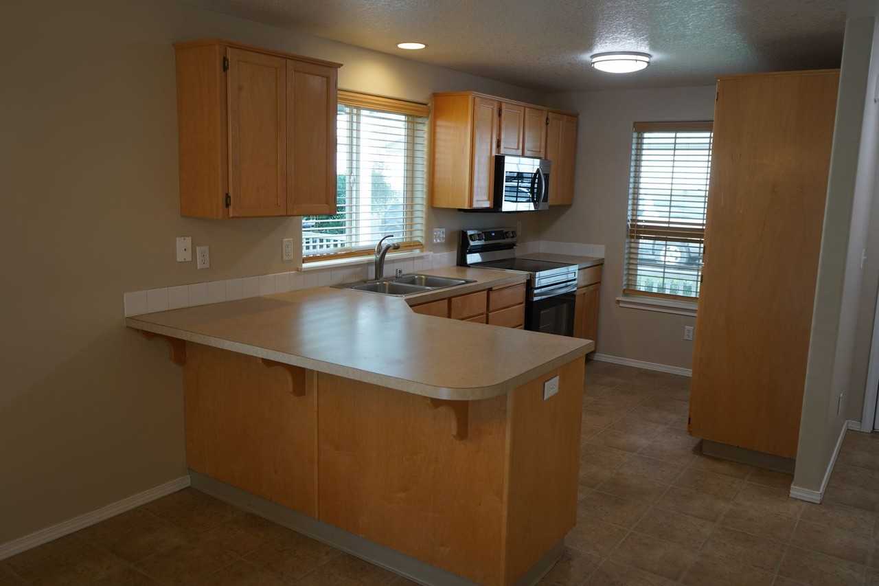 15105 Ne 70th St - Photo 3 of 14
