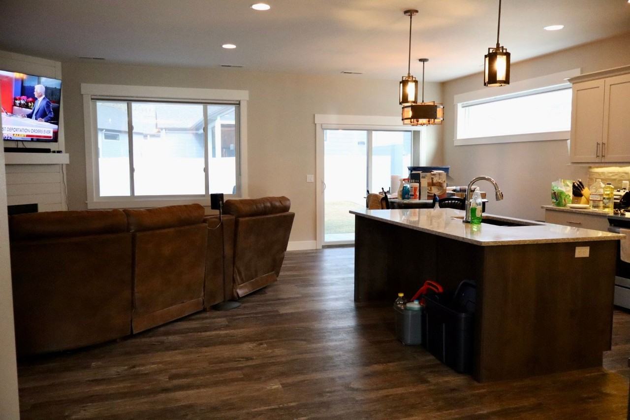 3116 Falcon Cir - Photo 2 of 10