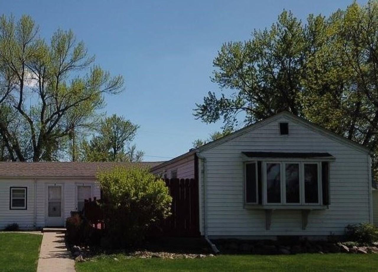 805 4th St - Photo 3 of 38