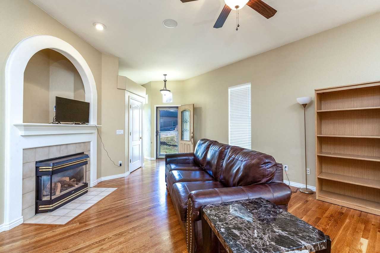 608 Crosswind Pt - Photo 3 of 31