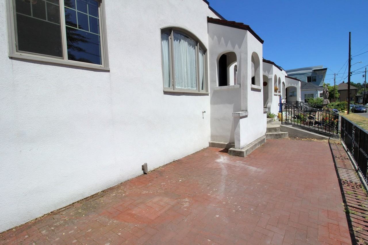 2905 Se Alder St - Photo 3 of 22