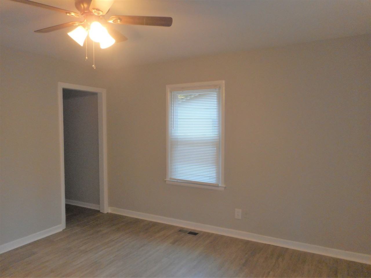 1213 Devine St - Photo 3 of 15