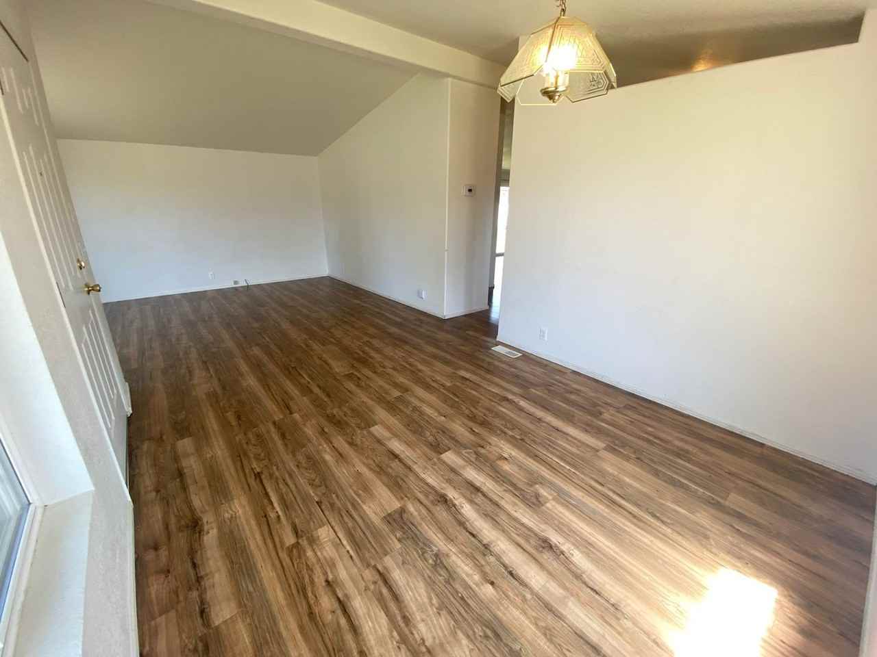 400 Sacajawea Ct - Photo 3 of 32