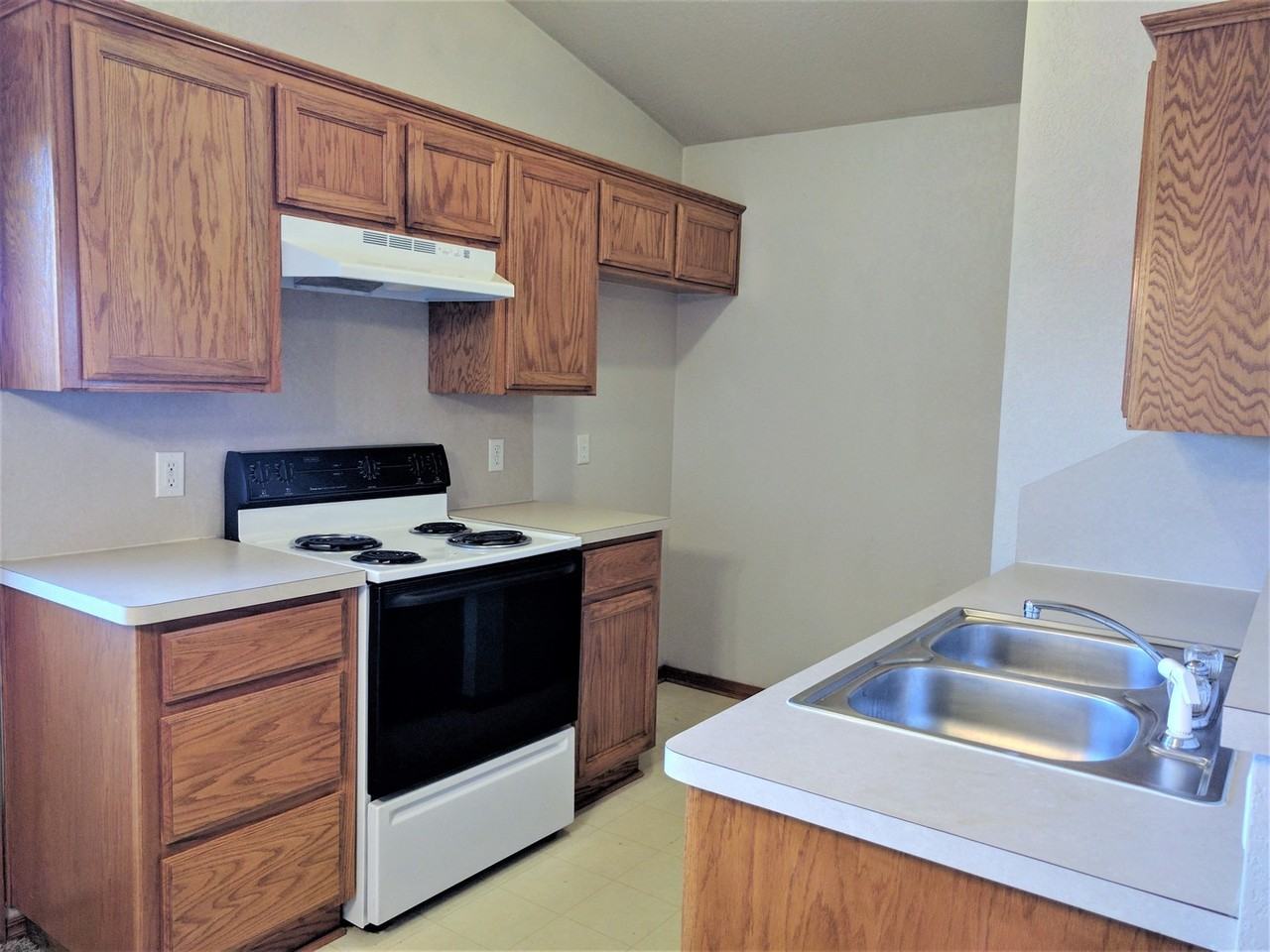 2821 E Lake Dr - Photo 4 of 13