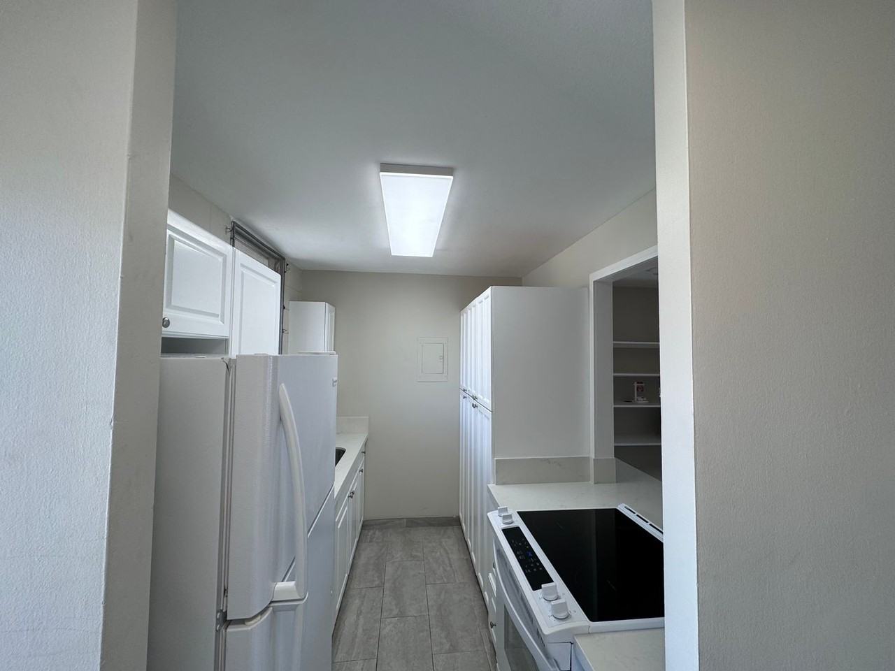 1215 Alexander St #606 - Photo 3 of 18