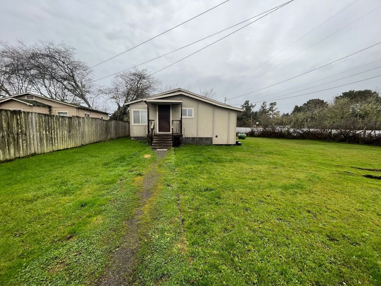 2183 Peninsula Dr - Photo 2 of 11