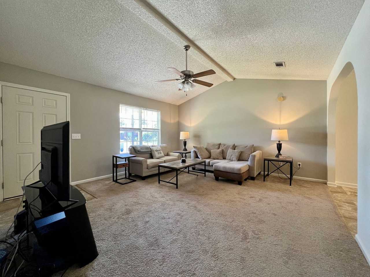 1972 Kingston Ln - Photo 6 of 20